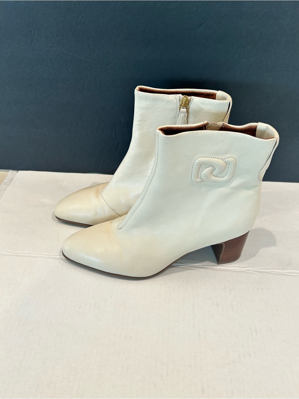 Aerosoles Magnus Cream Leather  Logo Ankle Boots with Low Block Heel size 10